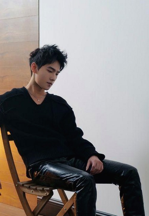 吃瓜爆料背后：娱乐圈真相为何总绕不开“亲妈”？