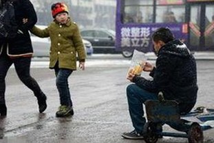 揭秘娱乐圈：吃瓜群众如何爆红幕后真相