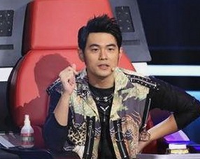 娱乐吃瓜酱男友分手内幕：甜蜜尽头的真实与心酸对比